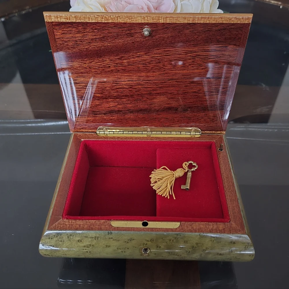 Beautiful Vintage Real Wood Music Jewelry Box - Picture 3 of 4